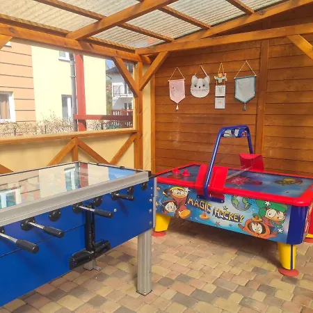 Orman Evi I Morska Dolina